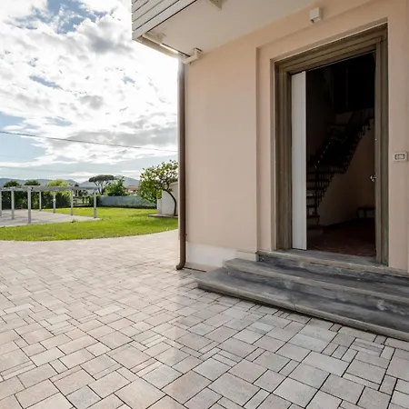 Appartement Guesthost - Mare Monti 1-5-6-8 *