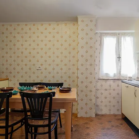 Appartement Guesthost - Mare Monti 1-5-6-8 *