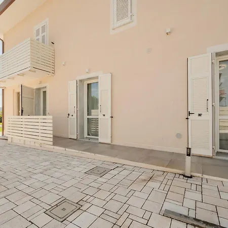 Appartement Guesthost - Mare Monti 1-5-6-8 *