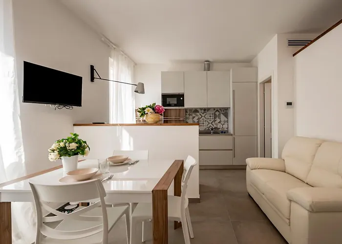 Apartman Guesthost - Mare Monti 1-5-6-8 *