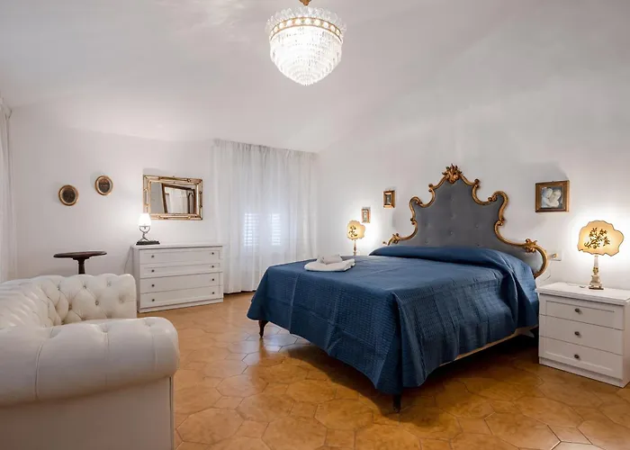 Guesthost - Mare Monti 1-5-6-8 *