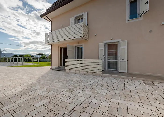 Guesthost - Mare Monti 1-5-6-8 Apartman *
