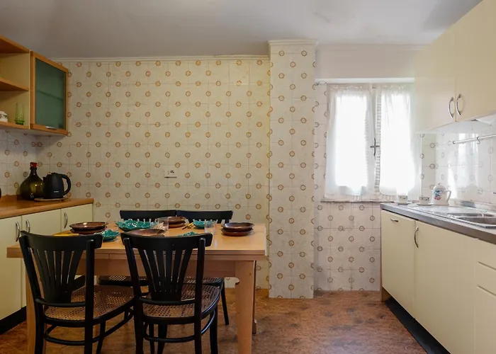 Apartman Guesthost - Mare Monti 1-5-6-8 *